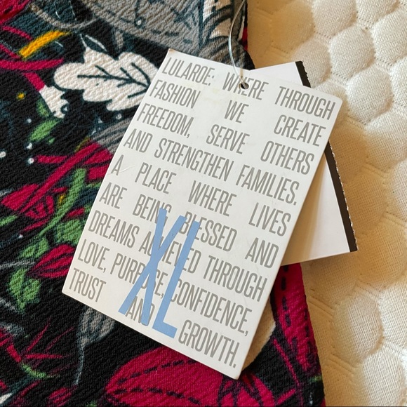LulaRoe Cassie Skirt NWT Fun Print Size Women’s XL - Picture 5 of 10